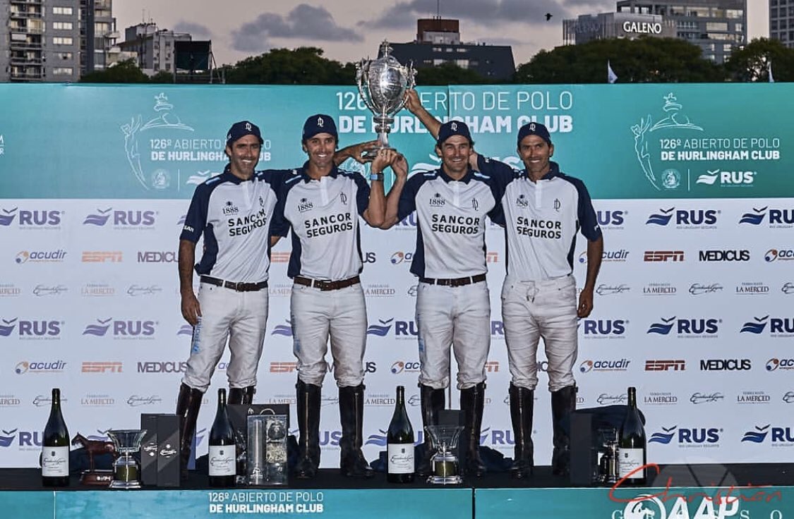 HurlinghamPolo's tweet photo. #LaDolfina beat #Ellerstina 16-13 to win the #HurlinghamOpen, the 1st Triple Crown title of the season. They meet again on Nov. 15 to fight for the #TortugasOpen title. Will La Dolfina continue on their winning streak, or can Ellerstina steal a title? 🔥
Ph: @christiangrosso https://t.co/zIdsrCl6ev