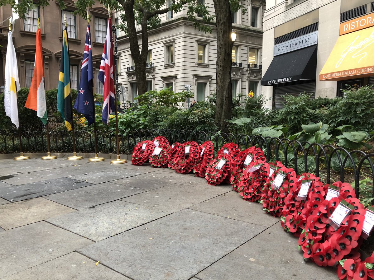 AJPhillipson's tweet image. #RemembranceSunday service at @QEIIGarden #NYC this am. Great to be joined by 🇦🇺🇨🇦colleagues, visitors from the Royal College of Defence Studies and other UK military personnel. Many thanks to @UKMilAd_UN Col Nurton for his support #LestWeForget #WeWillRemember #PoppyAppeal2019