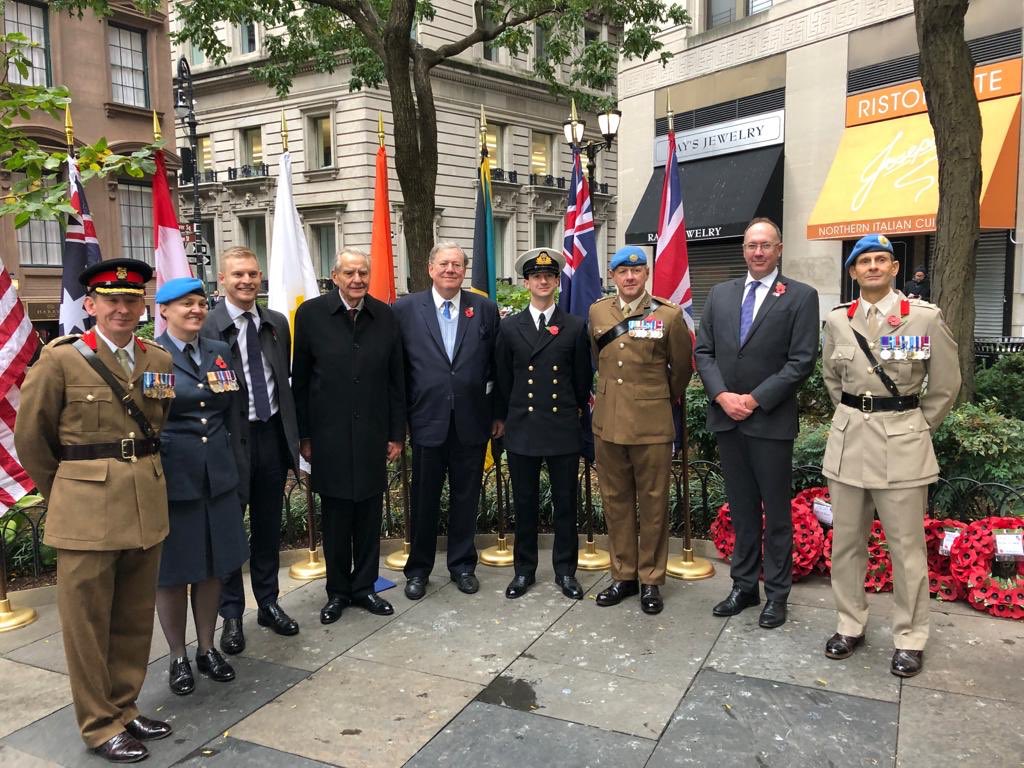 AJPhillipson's tweet image. #RemembranceSunday service at @QEIIGarden #NYC this am. Great to be joined by 🇦🇺🇨🇦colleagues, visitors from the Royal College of Defence Studies and other UK military personnel. Many thanks to @UKMilAd_UN Col Nurton for his support #LestWeForget #WeWillRemember #PoppyAppeal2019