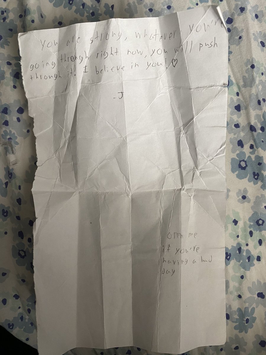 so @ #banditouncasville someone threw a paper airplane at me before the concert. i was around bstage. i wanna finds who J is, just to thank them for such a kind note!