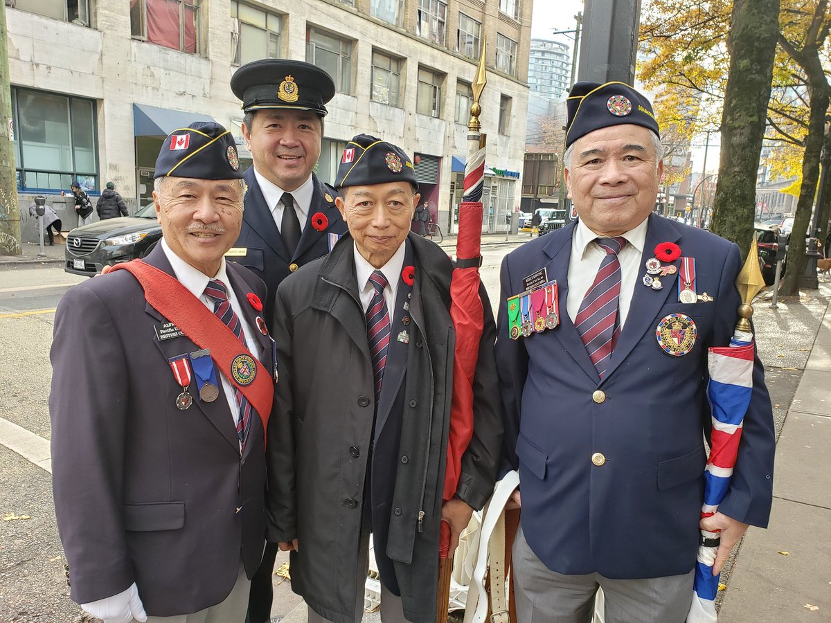 So proud to stand alongside our #ChineseCanadian #Veterans. Many sacrificed with their lives and stepped up to serve our country even when they weren't afforded the same rights as other Canadians of that time. #Heros #ProudImmigrants #VeteransDay @VancouverPD