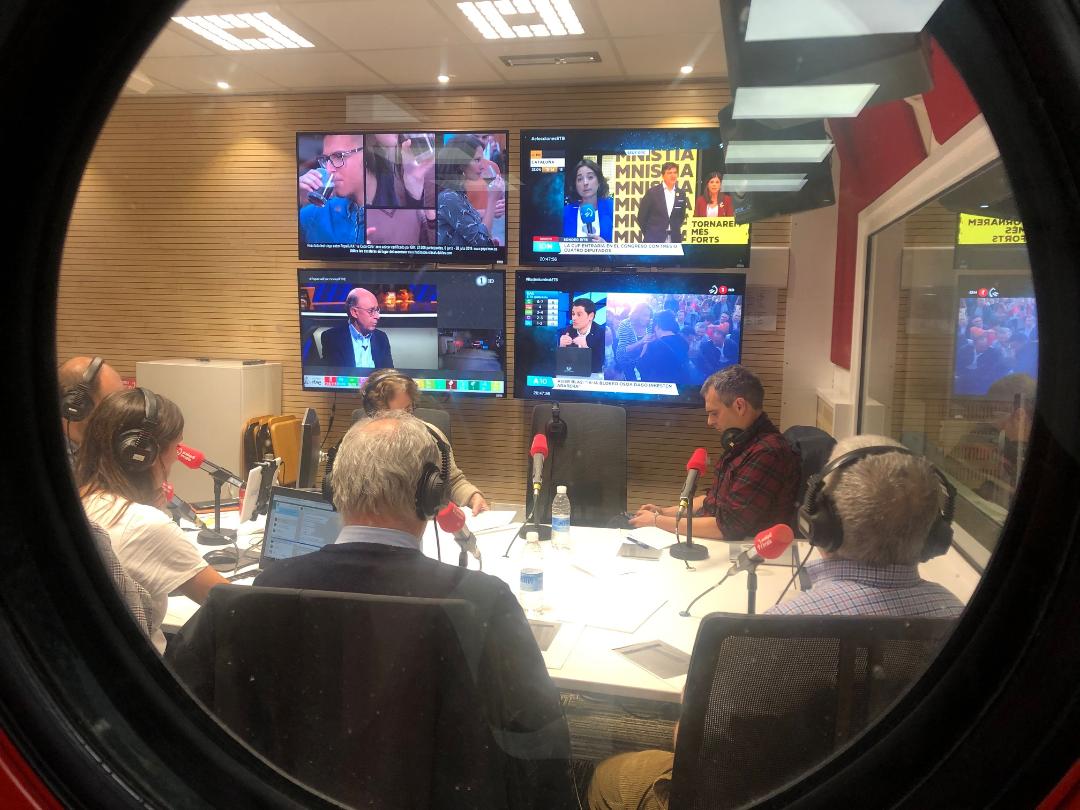 euskadi_irratia's tweet photo. 🔴 [#HAUTESKUNDEGAUA ] @inaki_guridi eta @olaia_urtiaga-rekin

Sare sozialen eragina kanpainan, @jonturrillas-ek

🔊 Jarraitu hemen 👇👇  #zuzenean:
https://t.co/WIXRmPijEz

 #A10 #hauteskundeorokorrak https://t.co/cdBMzQCS75