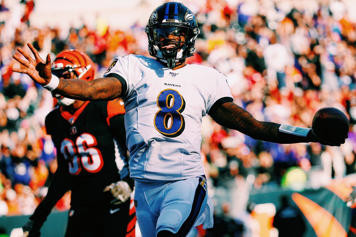 BleacherReport's tweet photo. Lamar Jackson today:

😈 15/17
😈 223 passing yards
😈 65 rushing yards
😈 4 total touchdowns
😈 Perfect passer rating
😈 Run of the year

Electrifying. https://t.co/zC5GvyVf4L