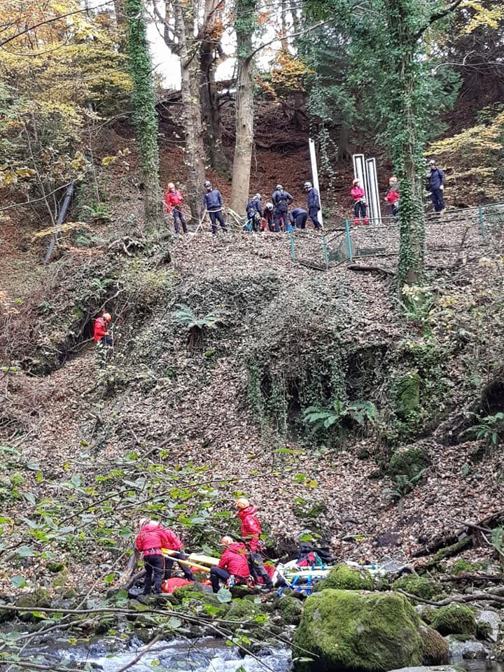 OchilMRT's tweet photo. November training was a joint exercise with @fire_scot responding to a simulated incident in Alva Glen.
All teams worked together and had a great day of joint working. #Workingtogether @ScottishMR @Tilly_Fire @lochgellyfs @SFRS_RopeRescue https://t.co/M7WAV2CeCU