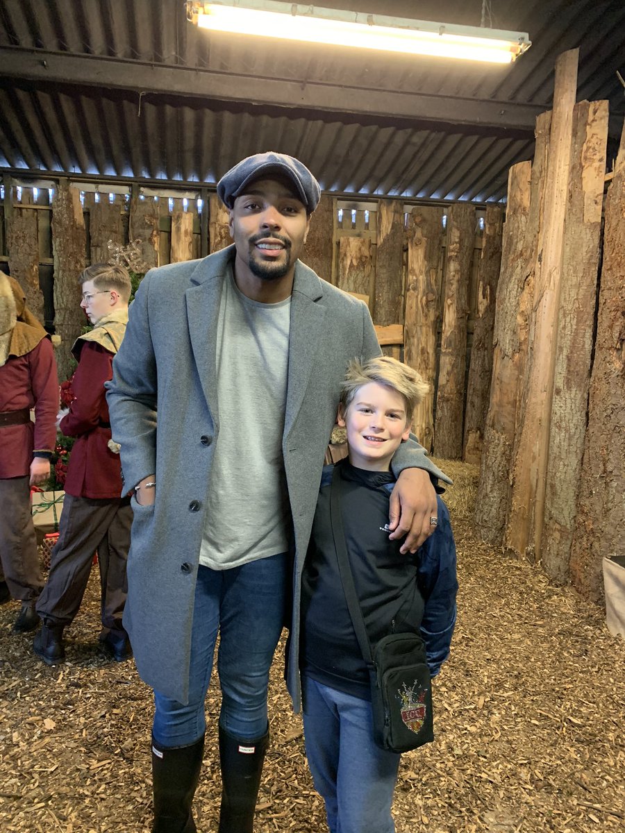 chelmsfordahmed's tweet photo. The shareable moments from today’s truly magical day 🎅🤶🏻🥰 @SaferPlacesUK @Diversity_Tweet @JamesSinclair85 #MarshFarm #PartymansMagicMakers #DomesticAbuse #MakingMemories https://t.co/SRCBCgsekW