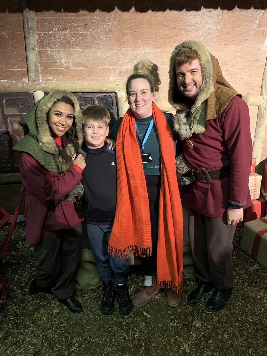 chelmsfordahmed's tweet photo. The shareable moments from today’s truly magical day 🎅🤶🏻🥰 @SaferPlacesUK @Diversity_Tweet @JamesSinclair85 #MarshFarm #PartymansMagicMakers #DomesticAbuse #MakingMemories https://t.co/SRCBCgsekW