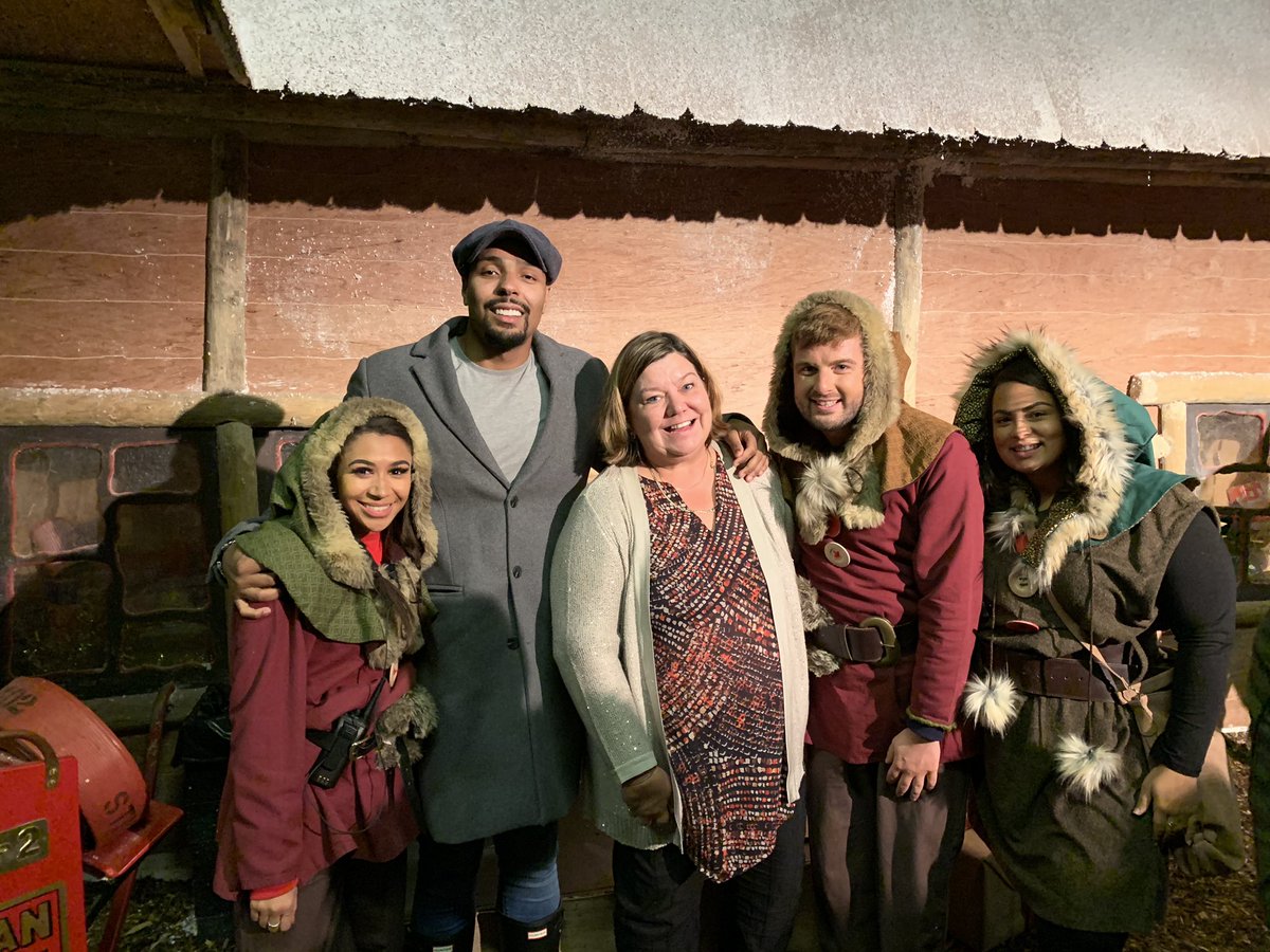 chelmsfordahmed's tweet photo. The shareable moments from today’s truly magical day 🎅🤶🏻🥰 @SaferPlacesUK @Diversity_Tweet @JamesSinclair85 #MarshFarm #PartymansMagicMakers #DomesticAbuse #MakingMemories https://t.co/SRCBCgsekW