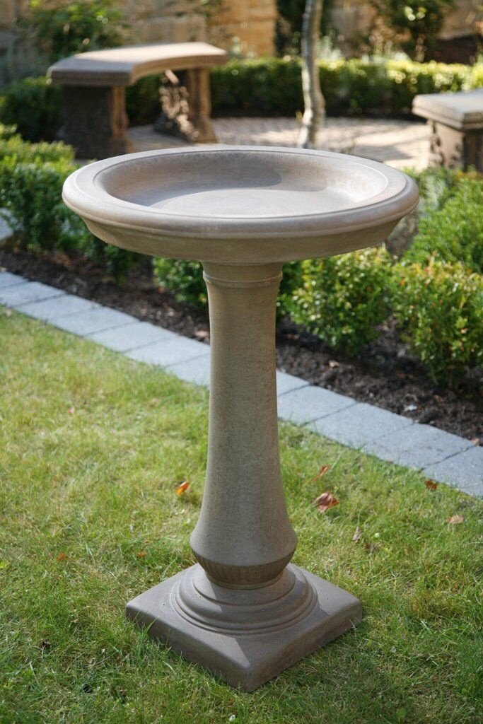 GardenstoneMfg's tweet photo. The Chelsea birdbath, an accessory to your backyard and a beautiful way to care for your feathered friends with a clean bath���😉

 https://t.co/R647R7pv6Z⁠

#birdbath #gardenfeatures #formyfeatheredfriends #birdsy #aibirding #birding #birdwatching #backyardbirds #birdsneedwater https://t.co/dH7mLRFVzu