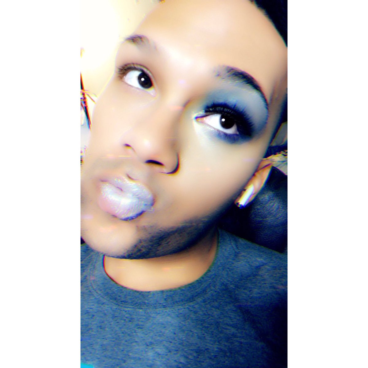 jduhmua's tweet photo. Only used @JeffreeStar @JeffreeStarPHL #jeffreestarcosmetics #blueblood #makeup and I think I did ok?!? #makeupartistintraining #makeupjunkie #eyeshadowpalette #wisco https://t.co/6osiHCy39z