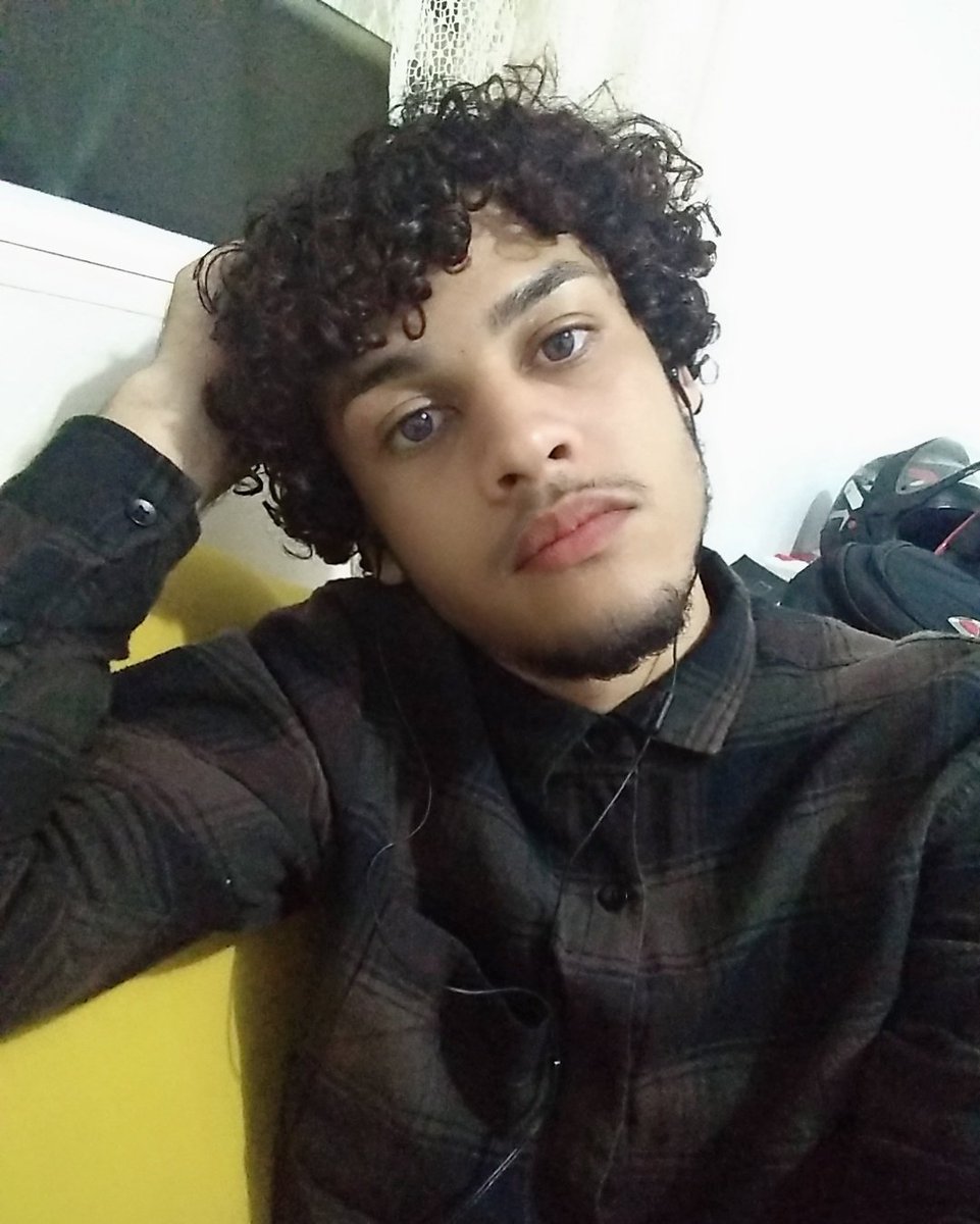 vemgabr's tweet photo. feio e narigudo #yesimLGBTQ https://t.co/NGZZGS3fM9