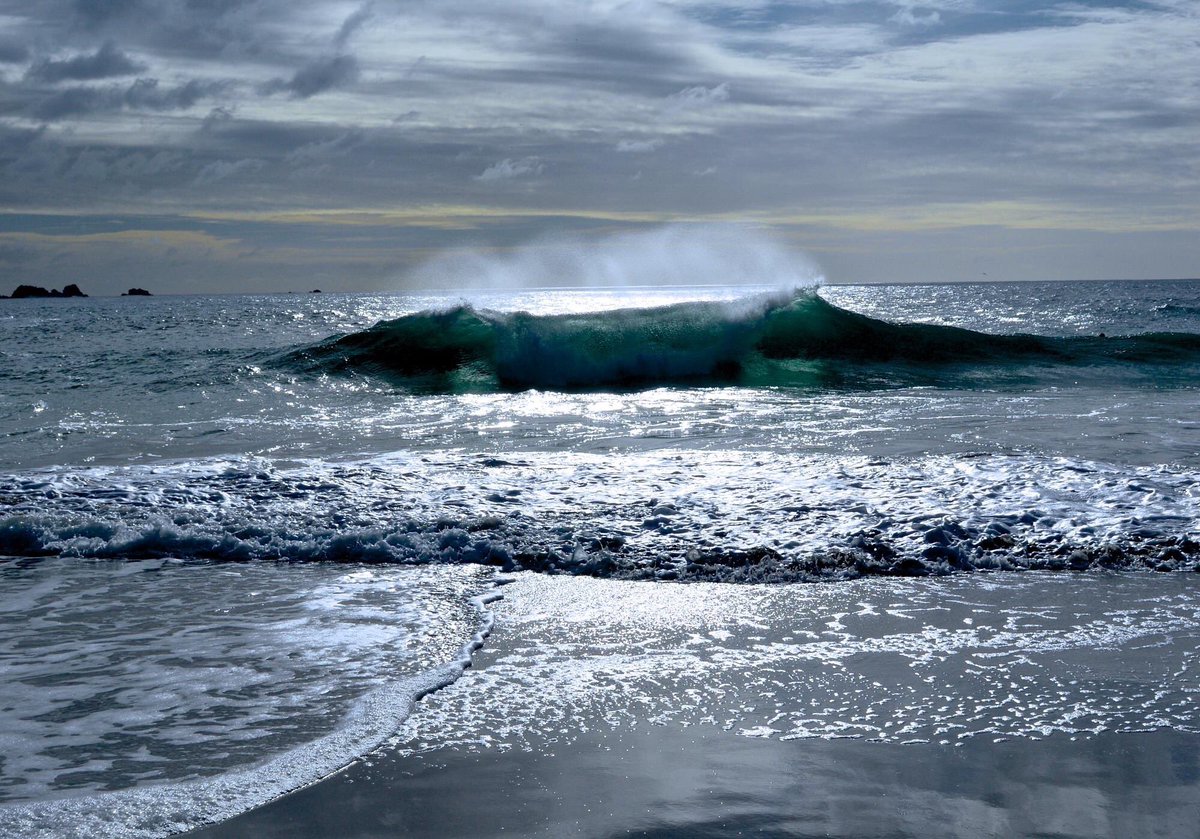 A winter wave in sublime Kynance Cove in gorgeous #Cornwall #lovecornwall #surf