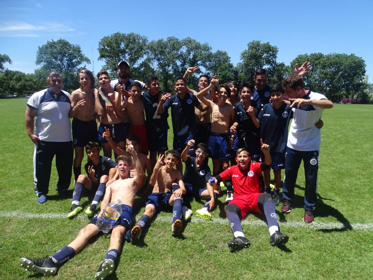 AcassusoInf's tweet photo. El #FUTBOLINFANTIL de ACASSUSO cerro un año HISTÓRICO.
Por primera vez, dos categorías del club se consagran campeonas el mismo año en el Grupo B.
Además otro enorme logro, fue que terminaron en la primer prosición 🏆 de la tabla general.
¡¡💙Felicitaciones a todos los chicos💙!! https://t.co/a9MNUABfP0