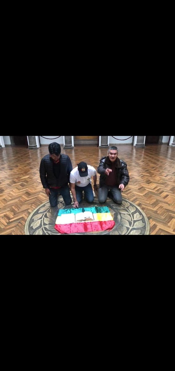lectoraSCZ's tweet photo. La biblia y la renuncia para @evoespueblo ya esta en palacio quemado 🙌🇧🇴
Solo falta que Morales se vuelva de Chimore y firme la carta
#BoliviaLibre #Democracia https://t.co/OAUzKqeQpy