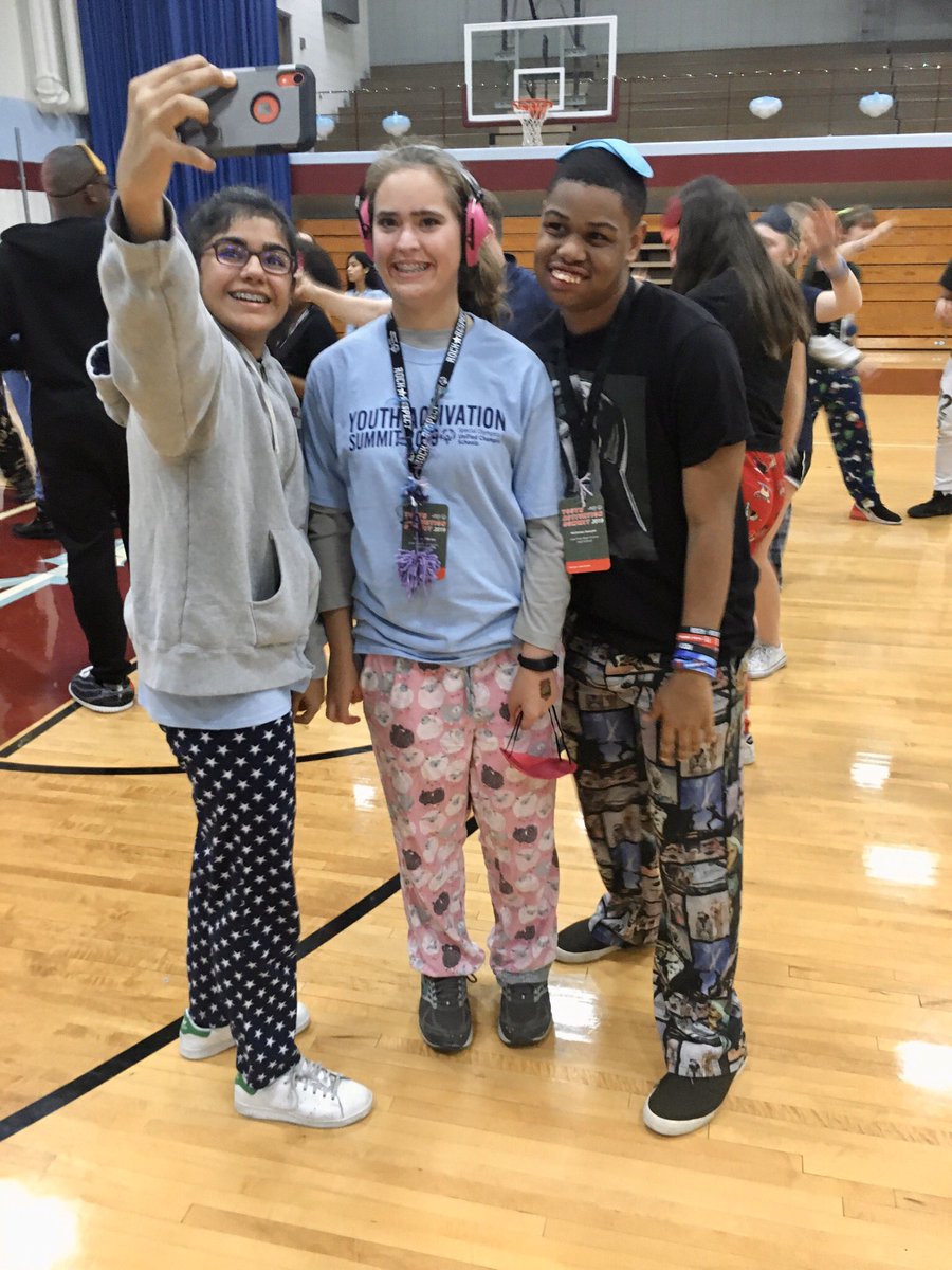 arends_lauren's tweet photo. #unifiedhuskies had a blast at the #YAS2019 @oprfhshuskies @SpecialOlympics #oprfhs 🍽🛏🔴🔄 https://t.co/4AmPyxWvN7