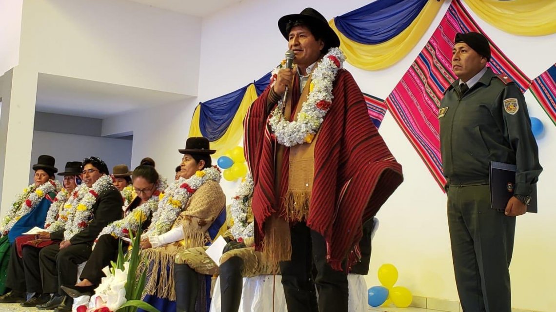 CubacooperaEcIb's tweet photo. El imperialismo y la derecha fascista trata d dar un golpe mortal sobre #Bolivia.
@embacuba_ecuad @CubacooperaEc
@cuba_coopera #EvoNoEstasSolo, tú pueblo está contigo.
#EvoPresidenteLegitimo
#EvoEsPueblo https://t.co/CEO8B8bp3S