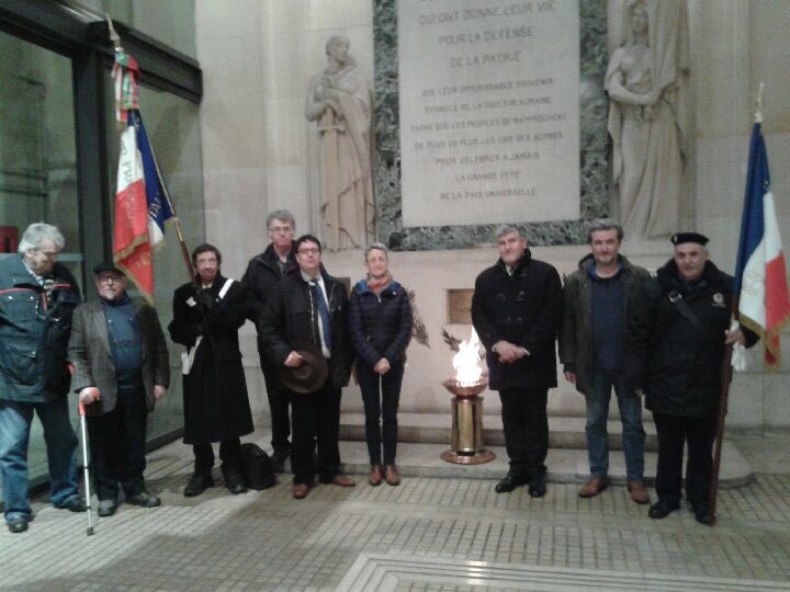 Chanacna's tweet photo. 10 Novembre, j’ai participé à la veillée de l’#Armistice du #11Novembre avec les anciens combattants à côté de la flamme 🔥 du souvenir, pour rendre hommage aux morts du #Paris20 pour la 🇫🇷 France de la 1* Guerre Mondiale. https://t.co/9LRR4rWAm4
