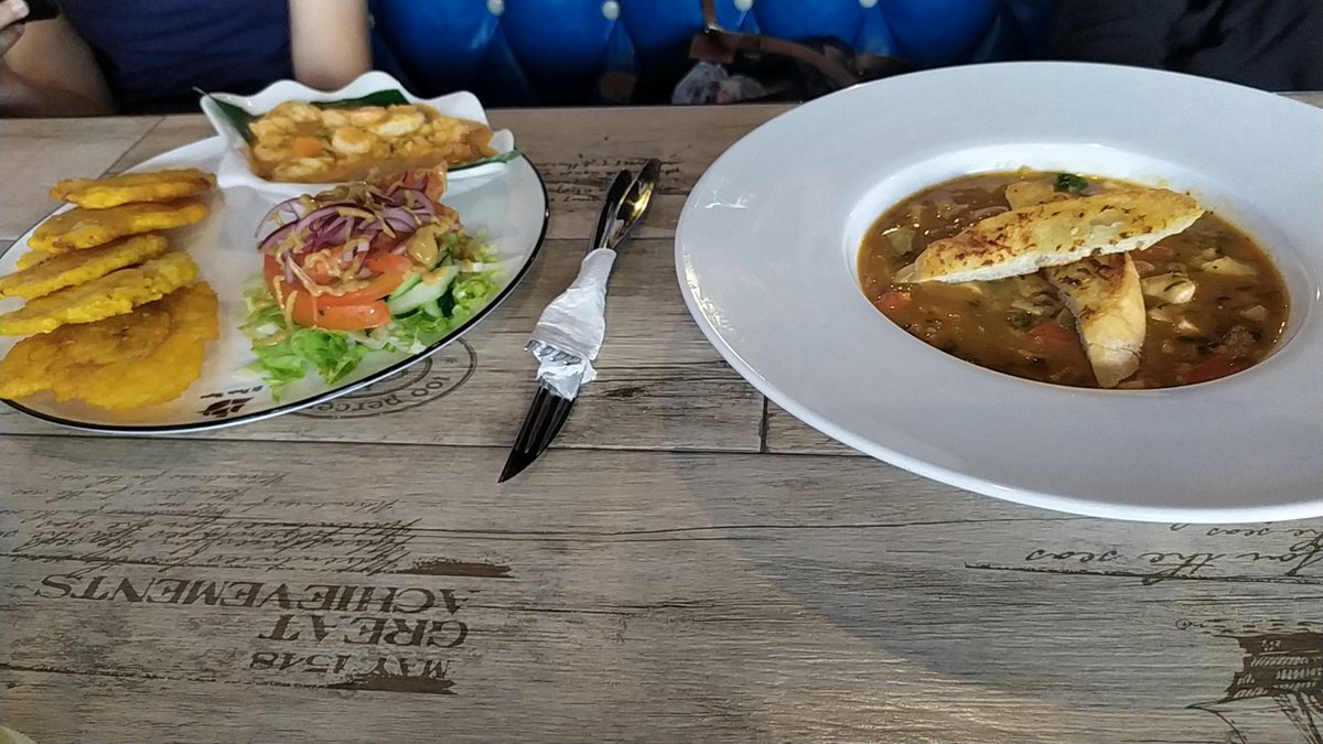 PayoPanama's tweet photo. Fuimos al restaurante #PerlaNegra en el centro comercial #AutoDepot frente al Crisol, recomendado https://t.co/6btF5vM7l0
