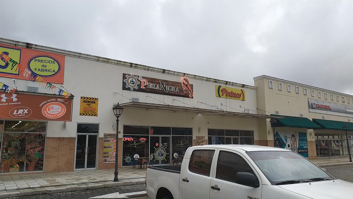 PayoPanama's tweet photo. Fuimos al restaurante #PerlaNegra en el centro comercial #AutoDepot frente al Crisol, recomendado https://t.co/6btF5vM7l0