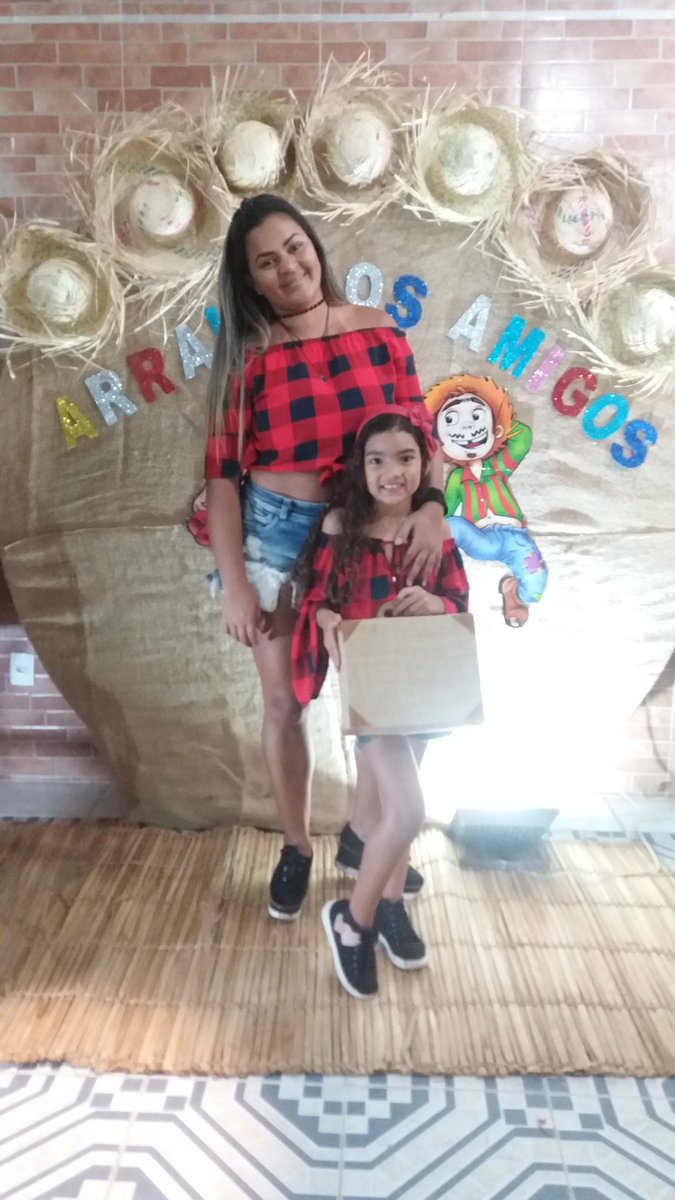 Mariafe43777662's tweet photo. Mãe 👭 @nickeefefe https://t.co/HyuI96PZpY