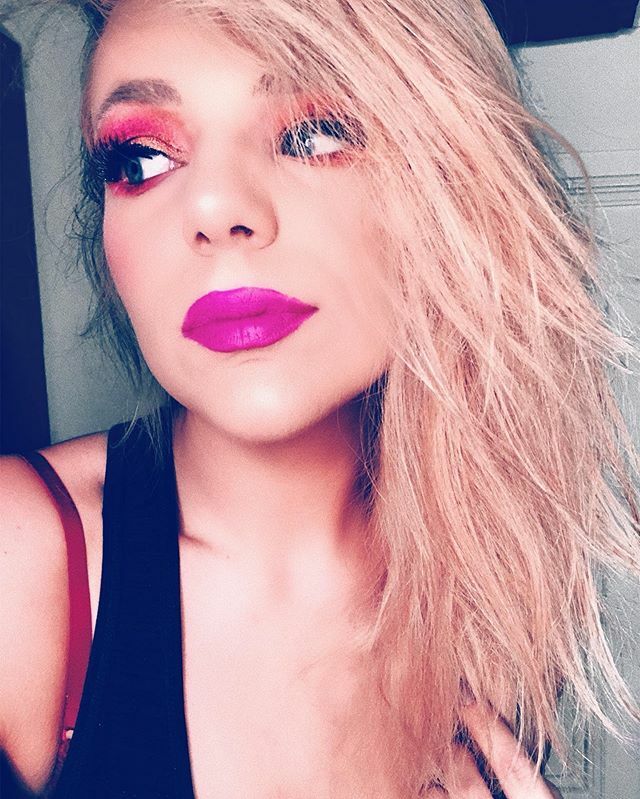 catspiracy_'s tweet photo. “My idea of a perfect romantic evening. Walking hand in hand along with bae, up and down the makeup aisle”
#wakeupandmakeup #makeupaddict #makeupjunkie #makeupxfeature #makeupart #nyxcosmeticsnordics #makeuprevolution #motd #makeuplook #pink #pinklipsti… https://t.co/3fJdTJvACC https://t.co/1VmEzryAeX