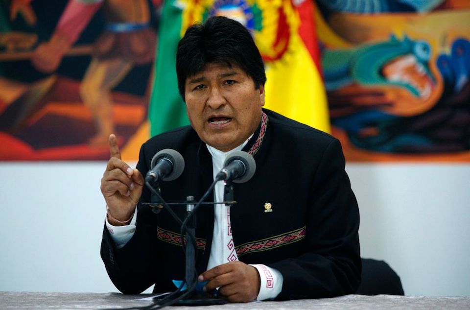 ÚLTIMA HORA 
El presidente de Bolivia, Evo Morales, anunció este domingo en una conferencia de prensa que renuncia al cargo “por el bien del país”. cnn.it/2p4tjbg