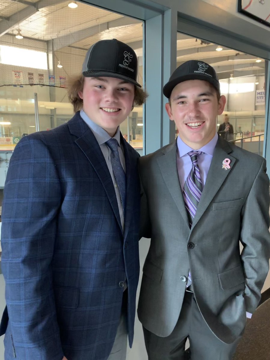 aguzmanjones's tweet image. My boys each scored this weekend. Made my heart full. 🖤🏒Unfortunately, the team is still trying to find their groove. But we did see some glimmer.... #FremontHockey #ItsBeen2Years #MultipleSports #CanIGetLegAndShoulderInsurance