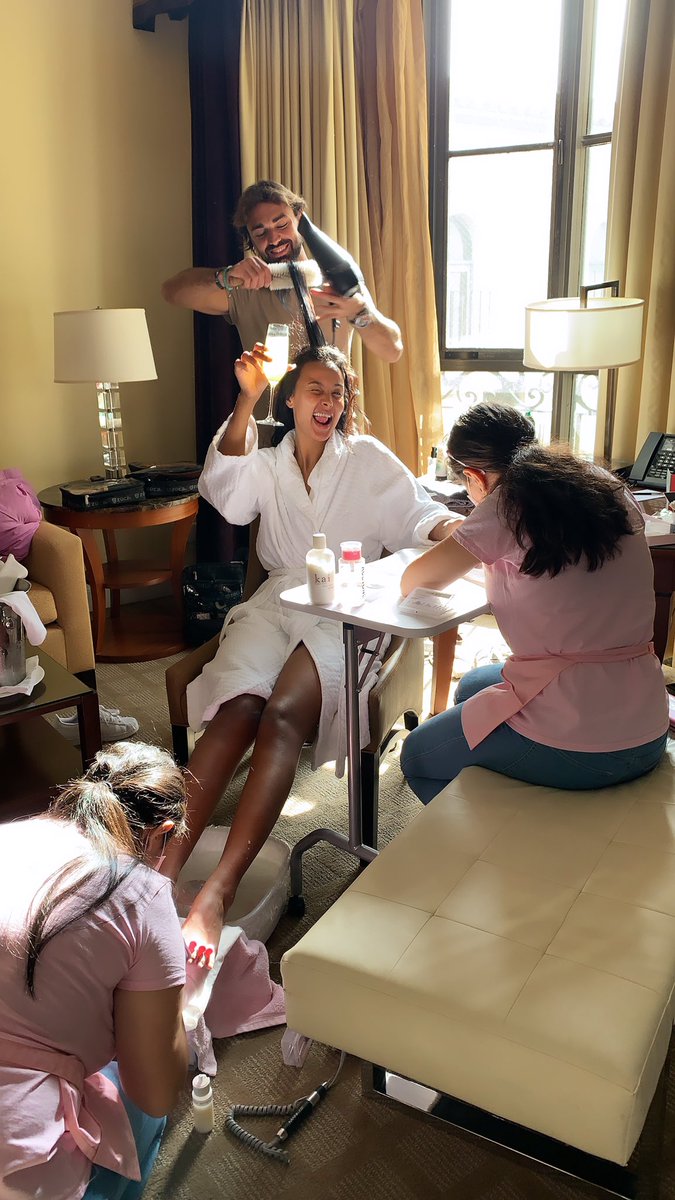 MayaJama's tweet photo. Preparations for @eentertainment People’s choice awards tonight 🤩 wish me luckkkkk ❤️❤️❤️ https://t.co/JUUhEWlMCI
