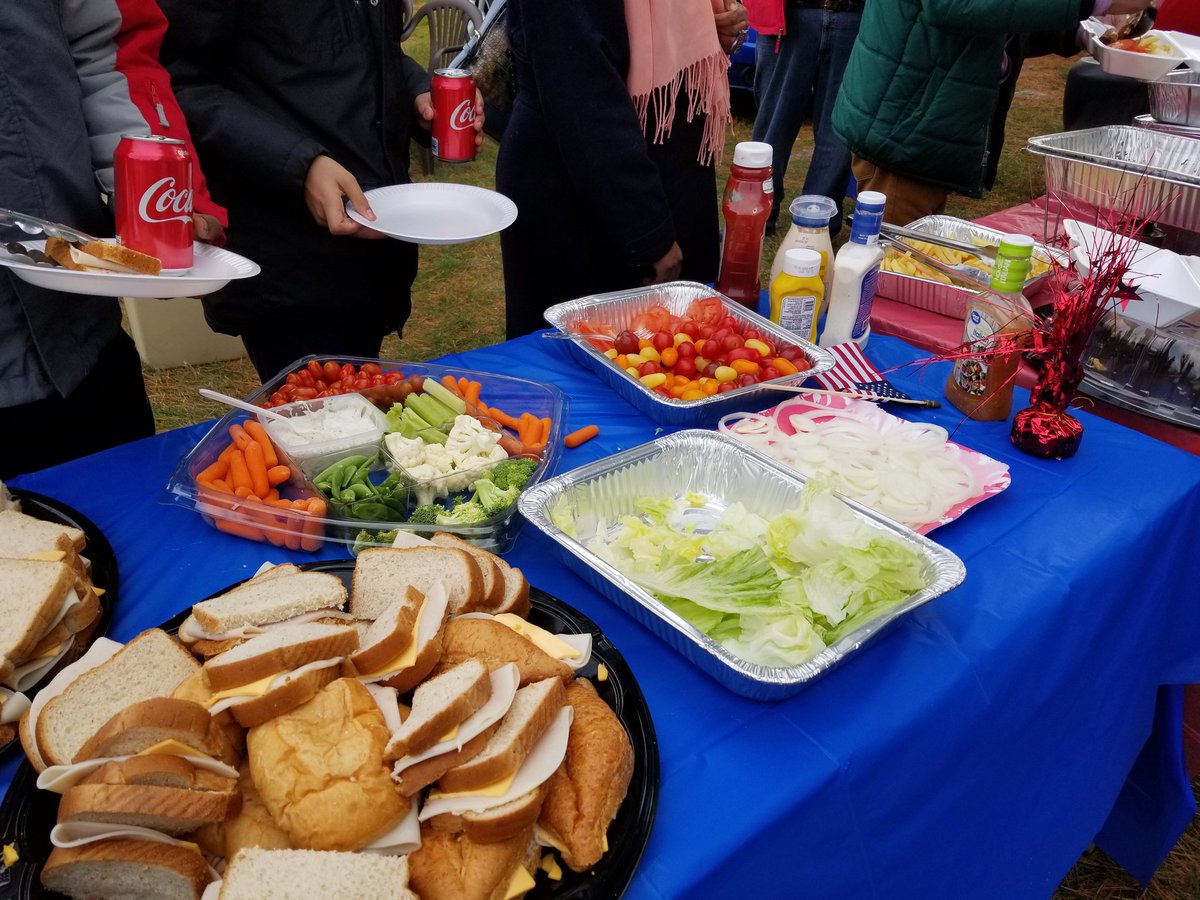 AhmadiyyaMechan's tweet photo. Moments from today's #Veterans Memorial ceremony at Willow Mill Park #SilverSpring #Mechanicsburg #MuslimsForRemembrance #MuslimsForVeterans @MKA_USA
It was a pleasure meeting our Veterans and neighbors. https://t.co/0ML8DpC4gT