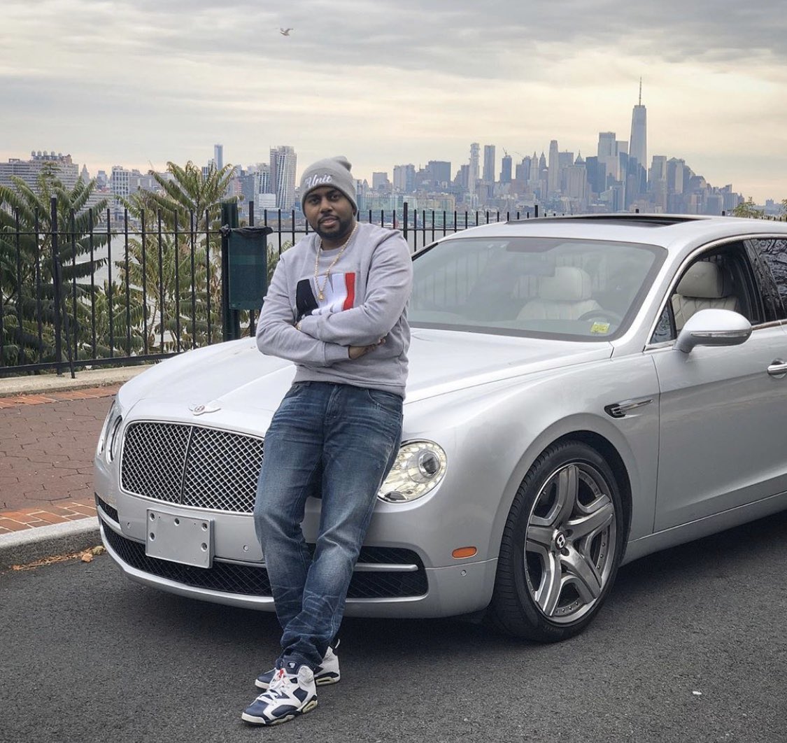 50cent's tweet image. 👀look at my son 😏yo this boy doing it, I swear to  God 🙏🏿I thought he was retarded 🤦‍♂️ He passed the Bar he’s one of my lawyers now. All the Little n!gga shit out the window, last time I checked little n!ggas don’t buy big Bentley’s you know the vibes n!gga TYCOON shit.