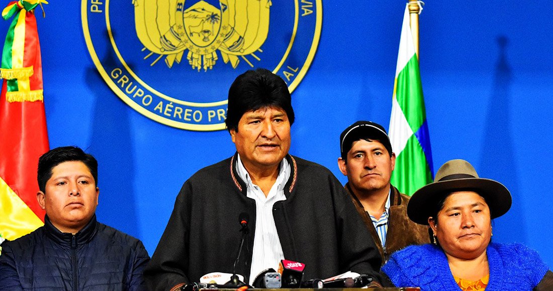 SinEmbargoMX's tweet photo. Evo Morales deja la Presidencia de Bolivia después de casi 14 años. Ejército y policía se lo exigieron a causa de la crisis política y social que se vive en el país desde las elecciones generales del pasado 20 de octubre https://t.co/5laS7zKwOB https://t.co/aZxQe78yhz