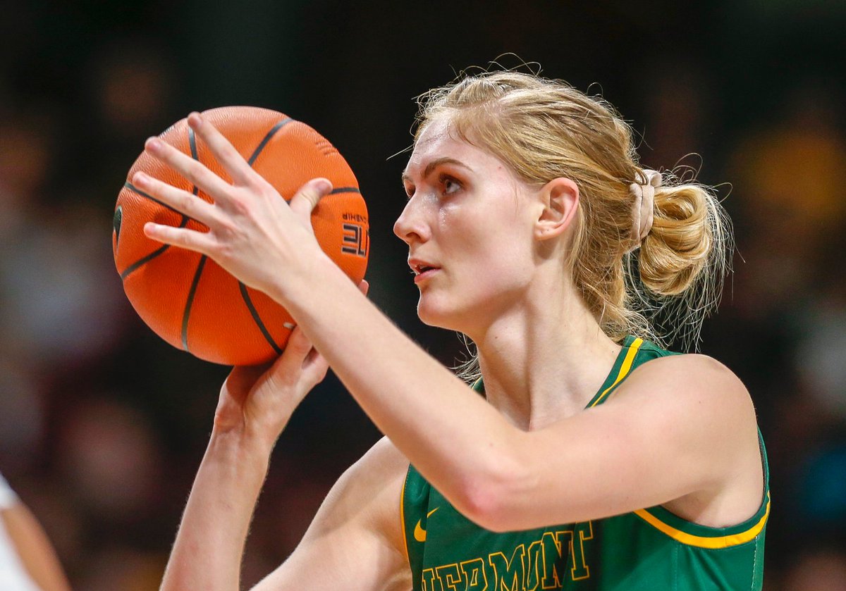 UVMwbb's tweet photo. CONGRATS @HannaCrymble! With 9 Pts in the third quarter (13 in the game) she has moved into the Top-10 all -time scoring list with @UVMwbb. She now has 1,289 points, passing Alex Lawson. #ThisIsVermont https://t.co/rthsIk8S4Y