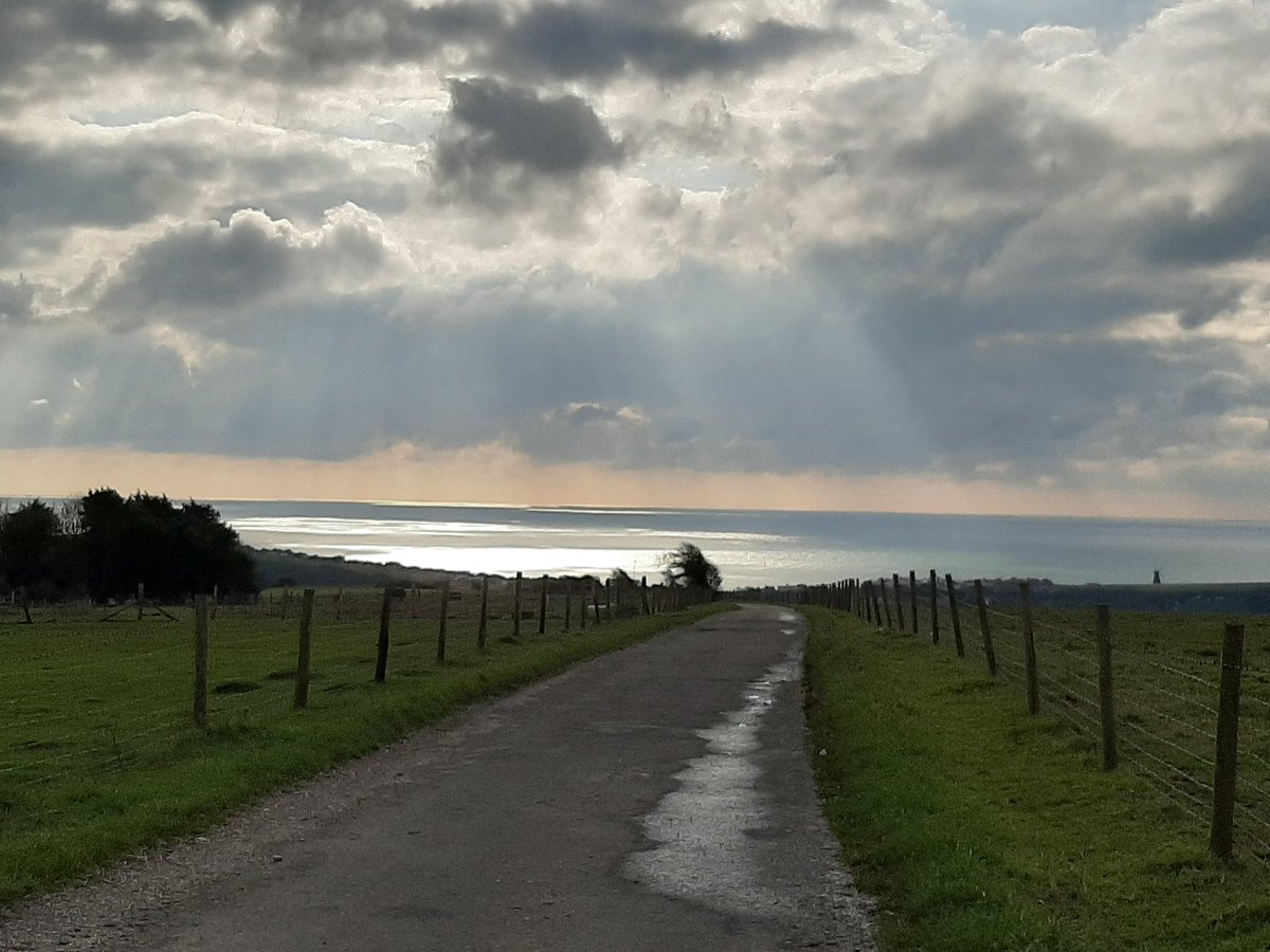 jpurcell7's tweet photo. Stunning sky and sea view on today's ride. #MellowVelo https://t.co/Ven9Ueenaa