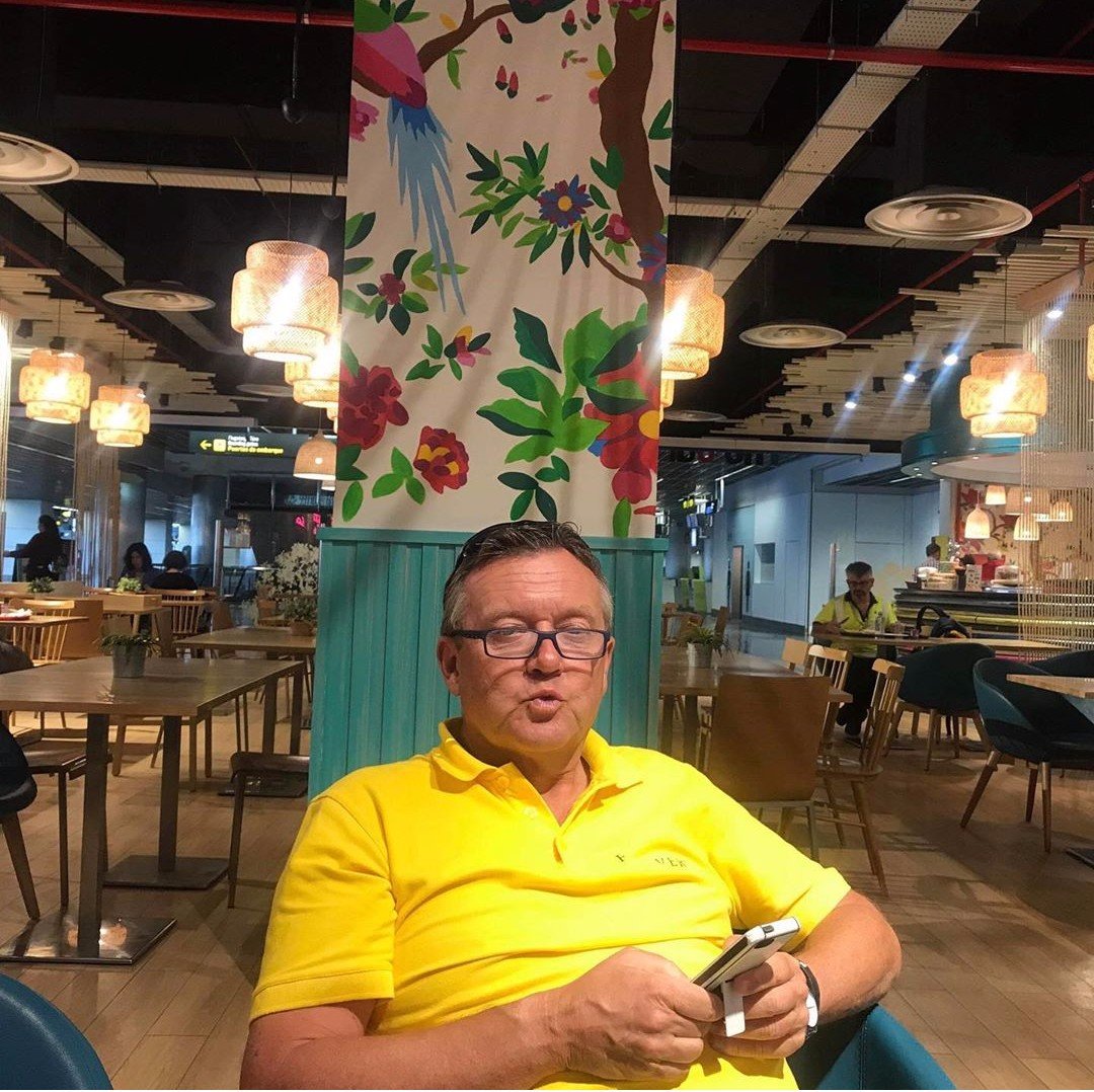 Jason47042164's tweet photo. Sitting in airport, waiting 😚
.
Years back, a few year only. I found this WAIT’ing nonefunny.
.
Today it is all about Thinking.
.
What Do You Do when waiting? https://t.co/knp5m9M8OK