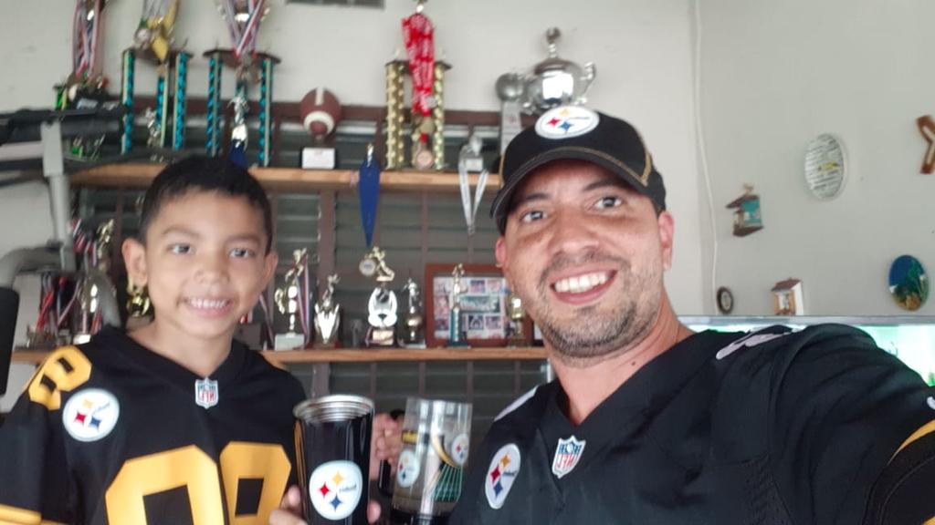 ericcyclons's tweet image. En sintonia familia cyclons @JCBOYD_SPORT360 #nflxcos @Dezzcontrol @CableOndaNEWS