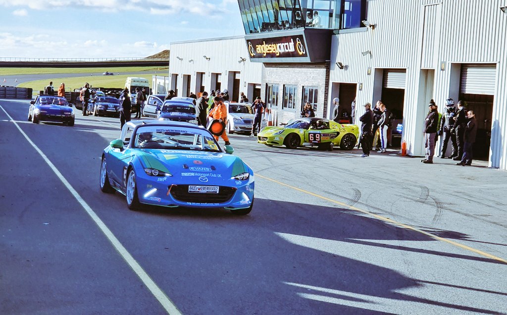 JDMClare's tweet photo. Synergy: The combined power of a group of things when they are working together that is greater than the total power achieved by each working separately.
An emotional and incredible weekend. Well done to everyone involved 💪 #RoR19 #RaceRetrainRecover #MissionMotorsport https://t.co/paYemL2fze