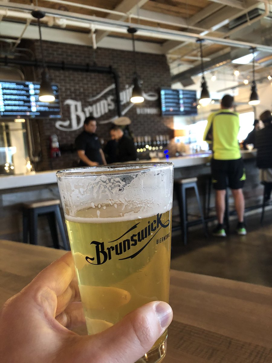 TobiasCode's tweet image. Chilly @RunTOBeer to @brunswickbier, but worth it for some delicious brews! 🍻🏃🏻‍♂️