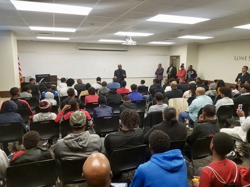 RodneyEllis's tweet photo. Members of the #PrecinctOne team took part in the 9th Annual “Smart’n Up” Black Male Summit yesterday. This summit is focused on empowering Black men and boys and connecting them with information and resources to help them succeed. A great event with great information. https://t.co/U5d3PSK2rs