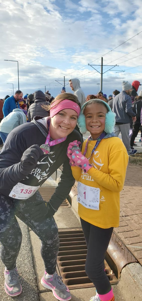 JenFlowers's tweet photo. Mission Girls on the Run 5K: ACCOMPLISHED! Very proud of my little runner this morning. Completed her first 5K in some chilly conditions 🥶 Loved being her running buddy ❤️ Even got a pic with Goldy! And he was wearing his @WCHA_WHockey jersey 🙌🏼 #GOTRTC5K https://t.co/eSEWPWDzs0