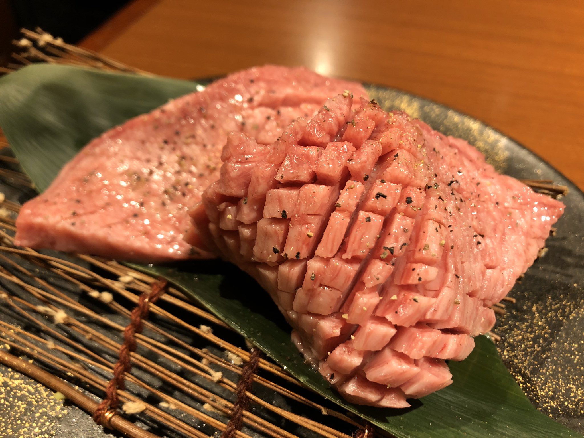 牛タン塩ネギタン塩ネギ包みタン 極 Kiwami 生タン元 山水 グループ 名物 の牛生 タン塩を 贅沢に タン元 だけを厚切りで 牛タン 焼肉 焼肉食べたい 焼肉ホルモン 山水縁 虎ノ門本店 050 5596 3405 東京都港区虎ノ門3 4 7 虎ノ門36森ビル B1f