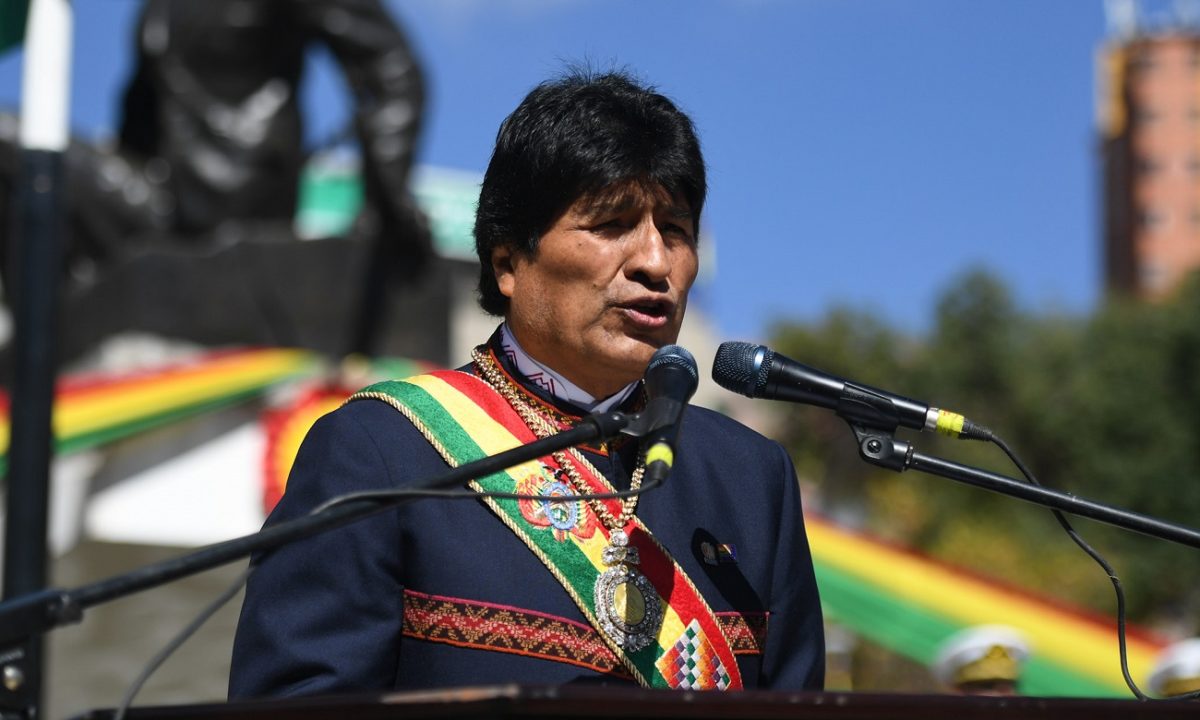 Huelga1973's tweet photo. Repudiamos totalmente el golpe de estado que esta ocurriendo en estos momentos en Bolivia.  Apoyamos a Evo Morales y el pueblo boliviano que esta sufriendo agresiones  #EvoEsPueblo https://t.co/7Jr9Tu84Uy