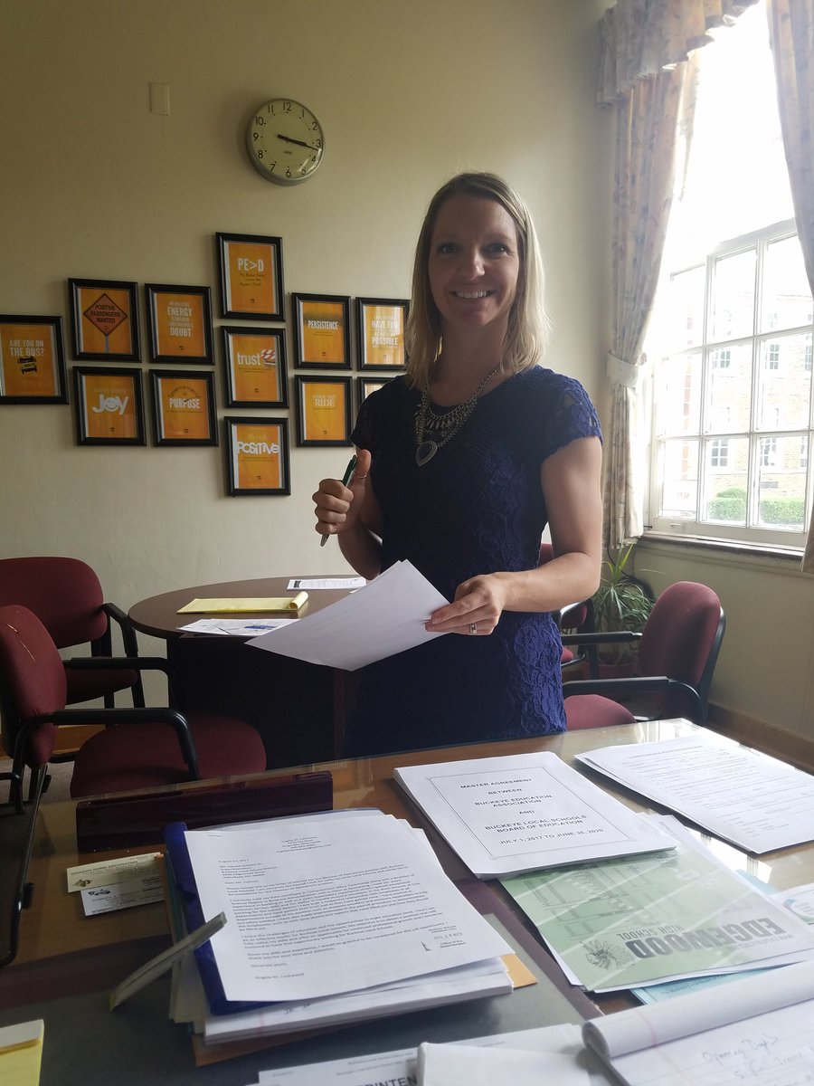 PatrickColucci2's tweet image. Jamie Davis, award winning treasurer for Buckeye Local Schools!