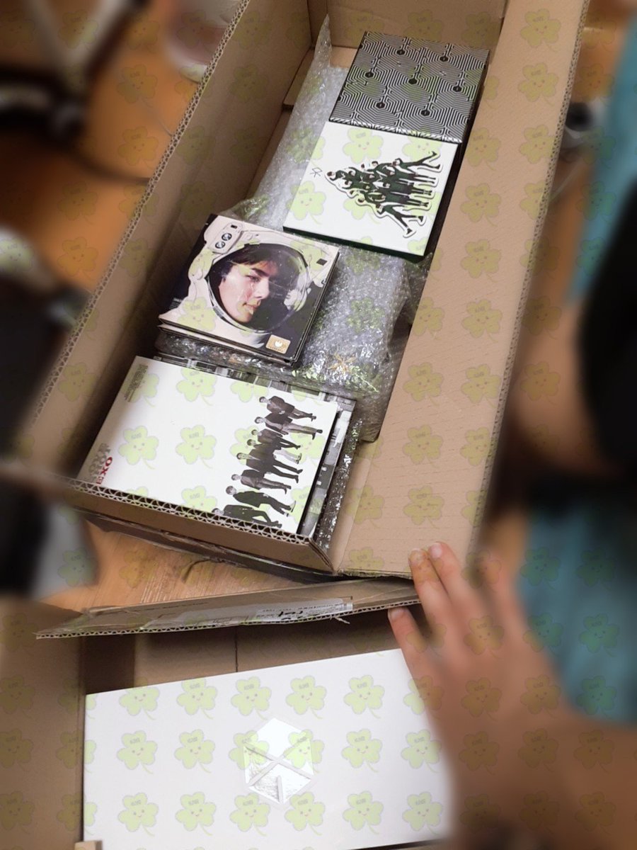 kloverkpopshop's tweet photo. Since he's busy w/ all the exams &amp; intervws, ala na din siya time mag ayos 😂 magulo n nga utak nya magulo p pati bahay.Thank u everyone who still trust us despite all the things happening. Customs&amp;personal probs &amp; our admin scamming us probs!We will stand up again! #KLOVERproofs https://t.co/D4foBRWCjv