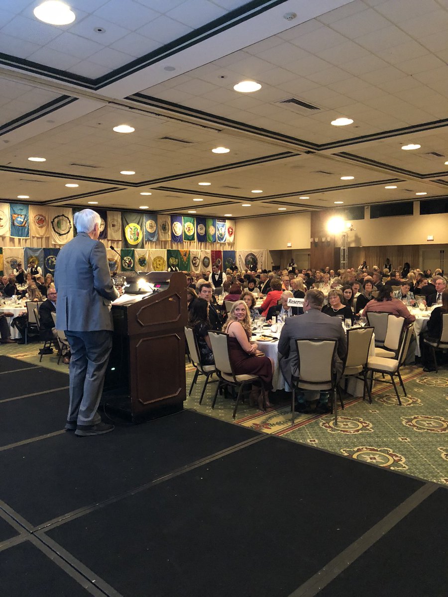 VACounties's tweet photo. VACo presented its most prestigious award - The Jefferson Cup - to former Speaker of the House William Howell tonight at the 85th Annual Conference. Thank you Speaker Howell for your service to the Commonwealth and your friendship with Counties. #VACoConf https://t.co/o82GY7Ks6M