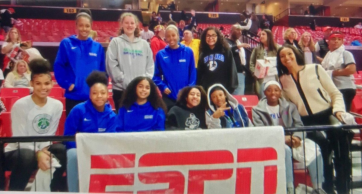 Seeing is believing.. and representation matters. Loved seeing some of our Seahawks enjoying a Top 10 @ncaawbb battle between #4 @umdwbb and #8 <a href="/GamecockWBB/">South Carolina Women's Basketball</a> . #GoSeahawks 😃💙💚🏀