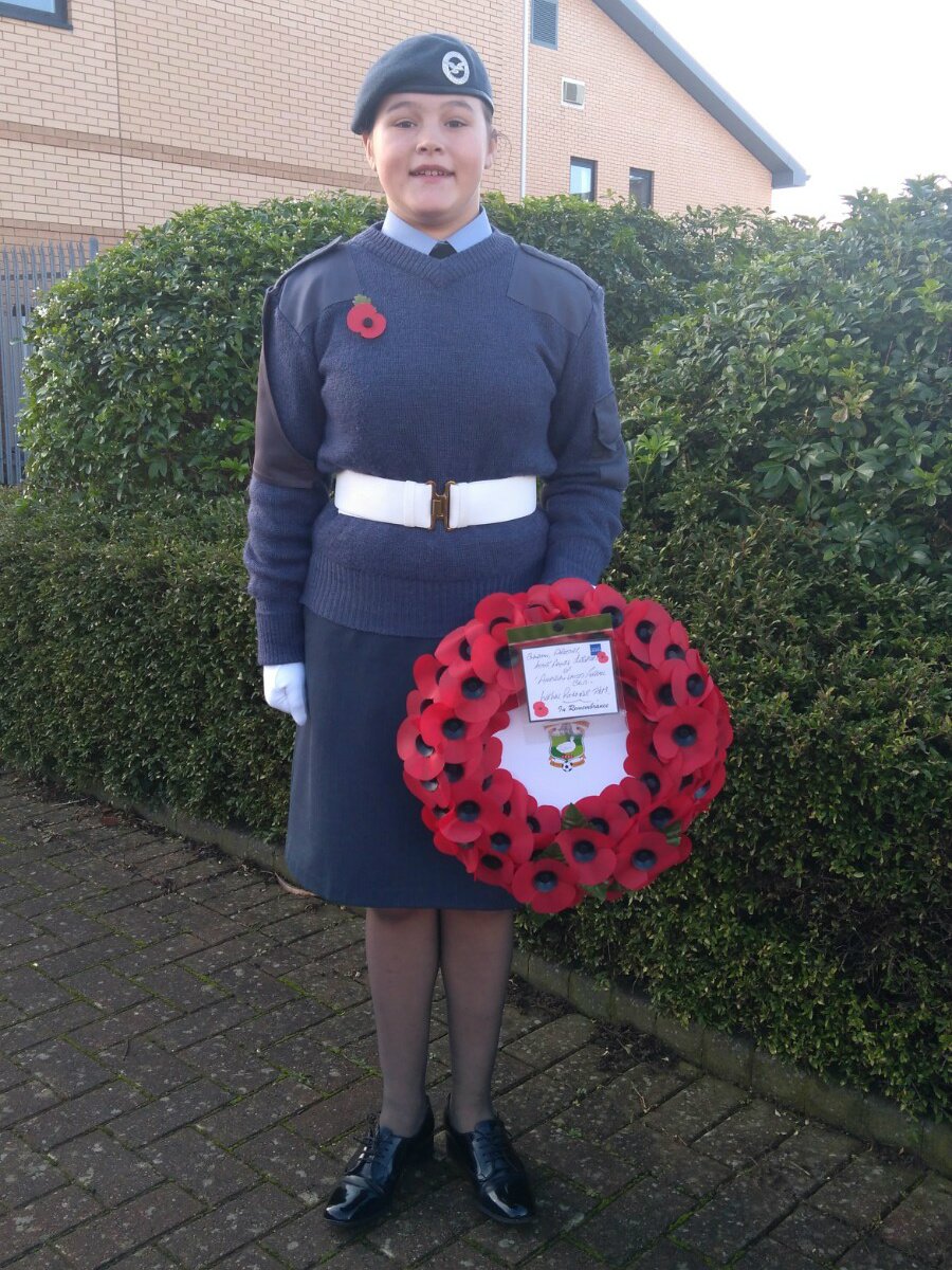AylesburyUtdWFC's tweet photo. Madeline Smith, U15 player and RAF Cadet with @1365aircadets laid a wreath on behalf of @AylesburyUtdFC, @AULGFC and @AylUtdJrsFC whilst on parade at the Aylesbury Remembrance Service. Our U12 Whites and Ladies teams respect the minutes silence before their games.  #LestWeForget https://t.co/HEaAAg3oCo