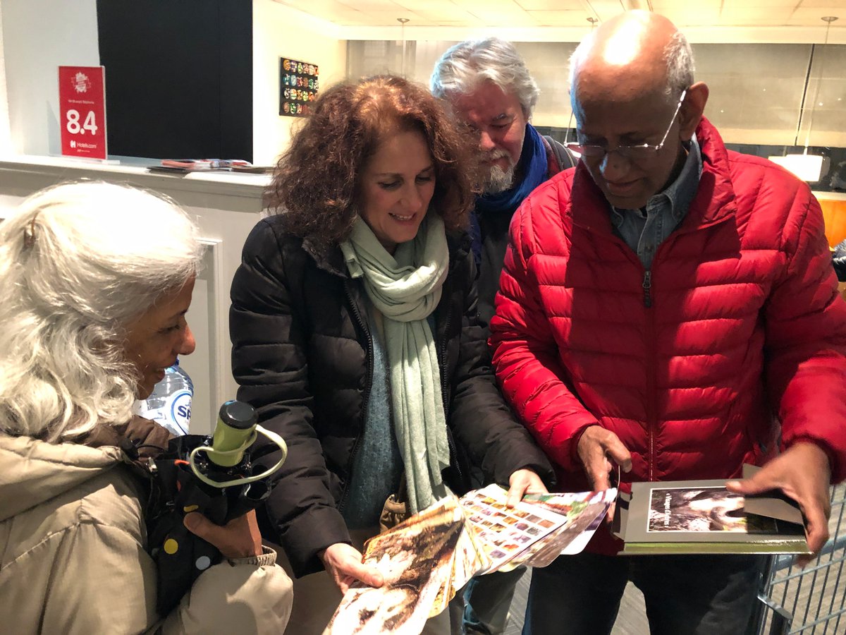 DeclikFormation's tweet photo. #ThiagiBxL C'est parti pour les ateliers avec #Thiagi à Bruxelles ! Découverte par Thiagi des magnifiques jeux de photolangage de Véronique Schermant qui sera présente aux ateliers #Lesfillesdubaobab https://t.co/HRTK3E87vs