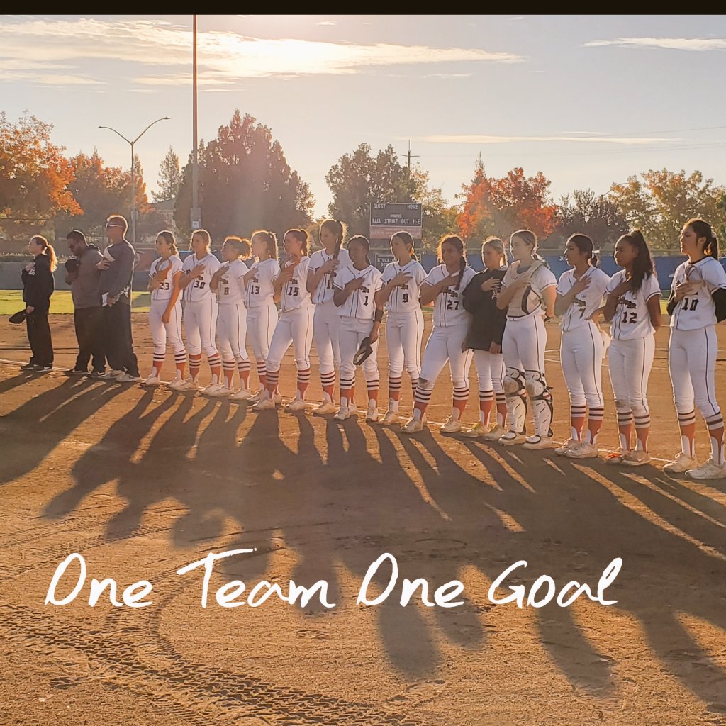 ErikaPerez2022's tweet photo. It was a great weekend doing what we love! Thank you to the coaches that came out to watch us play!🧡🥎🖤 @FresnoStateSB @SCUSoftball @SacStSoftball @StanfordSball @CalSB @CenCalDirtDogs @elizabethmoff16 @gracyn02 @ryanmaddoxx @nevaehr_08 @AniylaByrd @Jadynnn04 @tayjohnsonnnn https://t.co/1QkREEZgGA