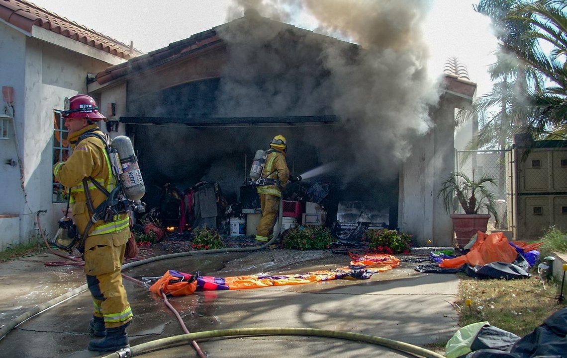 engineco16's tweet photo. @CALFIRERRU #JurupaValley #Pedley Garage fire 10 years ago, how time flies. Yes that's me on the nozzle. Quick knockdown. https://t.co/ryHfTm5QQD