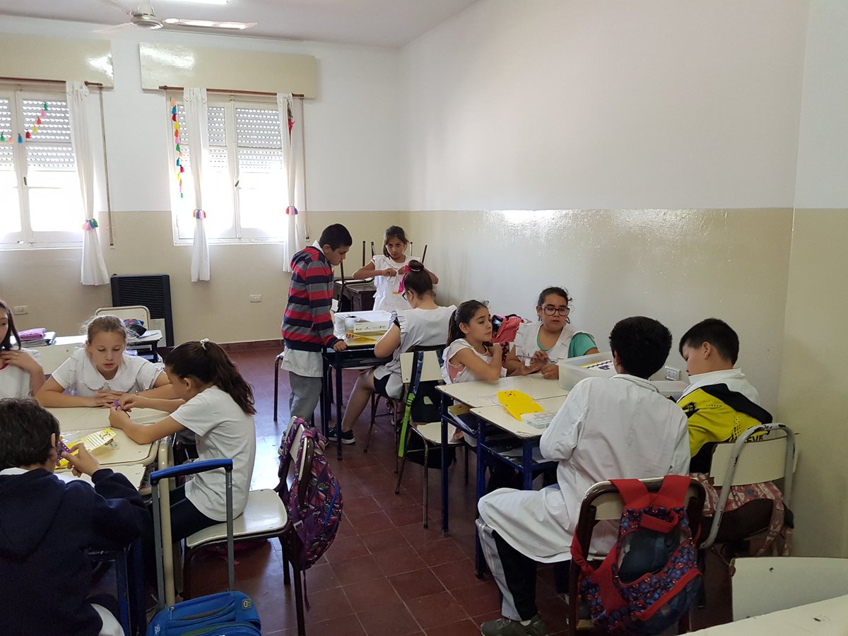 baedurobotr13's tweet photo. #Pergamino
Los chicos de la escuela EEP12 de #Acevedo estuvieron trabajando y armando el auto #robot. 
La próxima seguimos con la #programación. 🤖⚙️🔧💻💪🏻

#Programación #Trabajoenequipo 
#Robotica #PPRE
@BAConectados https://t.co/8r21UKvbS8