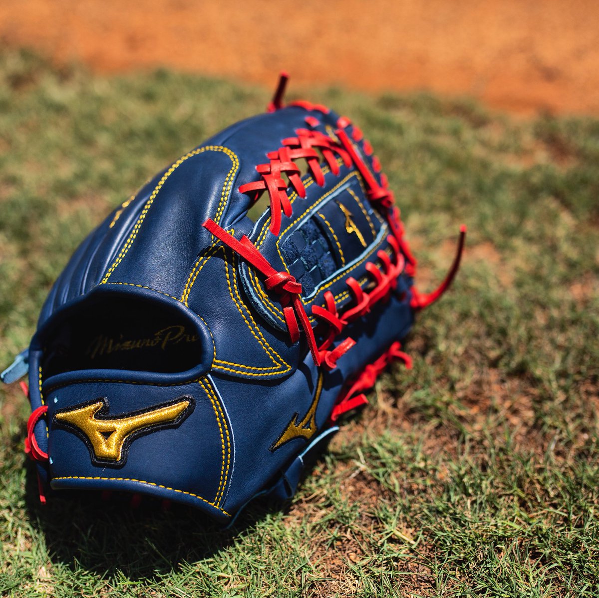 mizuno glove builder